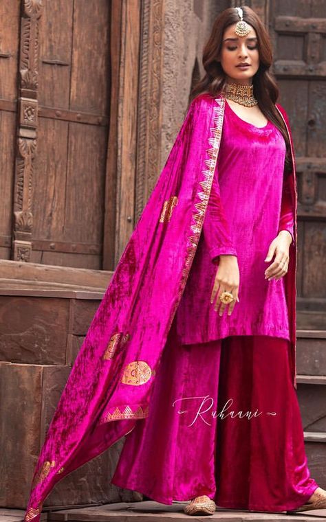 Velvet Plazo Suit, Velvet Pakistani Dress, Velvet Suit Design, Designer Dresses Elegant, Indian Dress Up, Rani Pink, Velvet Dress Designs, Casual Indian Fashion, Pakistani Fashion Party Wear