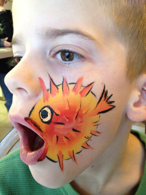 Blowfish - Face Painting by Jennifer Van Dyke Mermaid Face Paint, Animal Face Paintings, Face Painting Tips, Fantasy Make-up, Face Painting For Boys, Cheek Art, Fish Face, Face Painting Easy, Kids Face Paint