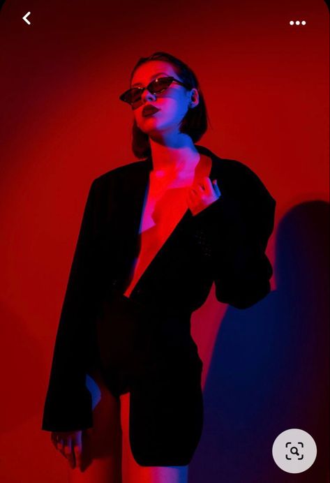 Red Lighting Photoshoot, Photoshoot Concepts Studio, Colour Gel Photography, Neon Photoshoot, Neon Photography, Studio Portrait Photography, Studio Photography Poses, Pose Fotografi, Shotting Photo