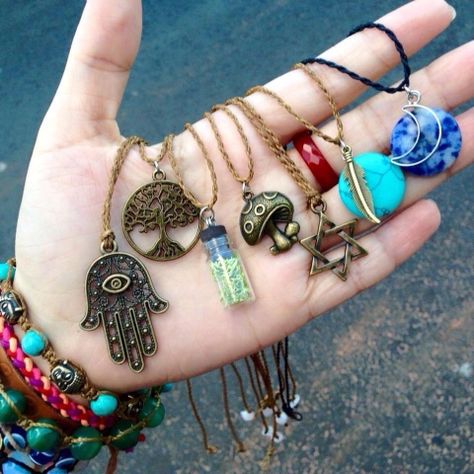 Hippie Aesthetic, Grunge Jewelry, Estilo Hippy, Mode Hippie, Indie Jewelry, Earthy Outfits, Estilo Hippie, Dope Jewelry, Funky Jewelry