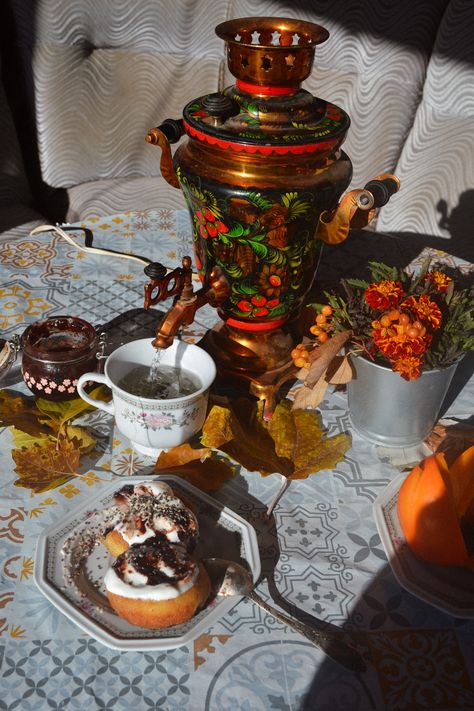 Russian Culture Aesthetic Food, Russian Cottagecore, Vintage Russian Aesthetic, Russian Thanksgiving, Babushka Aesthetic, Slavic Kitchen, Russian Culture Aesthetic, Old Russian Aesthetic, Russia Vibe