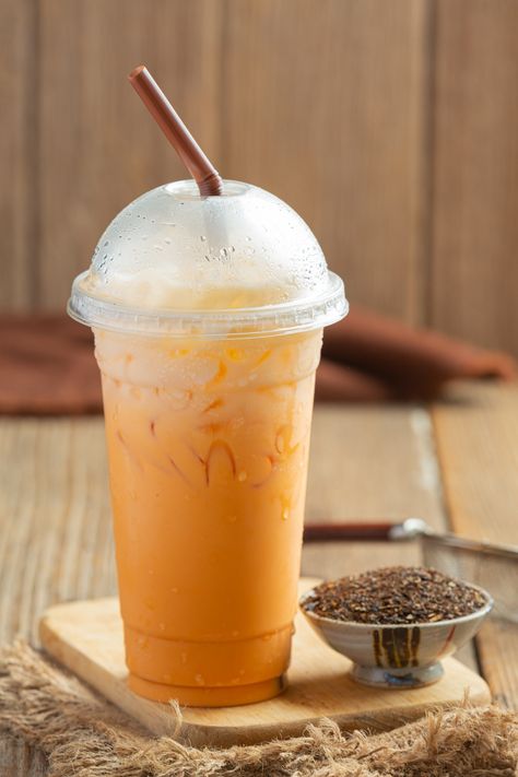 Free Photo | Traditional iced milk tea and red tea powder. Milk Tea Picture, Boba Picture, Ice Green Tea, Iced Milk Tea, Green Tea With Milk, Iced Milk, Coffee Pic, Thai Milk Tea, Tea Drink Recipes