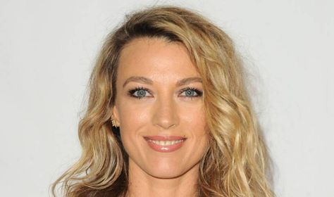 Natalie Zea Natalie Zea, Danny Lee, White Eyes, Hair Color Blue, Famous Americans, Blue Hair, Body Measurements, American Actress, Eye Color