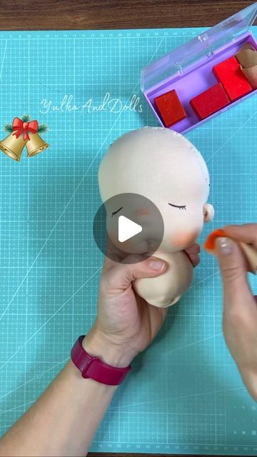 Tela, Wool Dolls How To Make, Art Doll Tutorial, Dolls Handmade Diy, Soft Sculpture Art, Doll Making Tutorials, Waldorf Doll, Waldorf Inspired, Doll Tutorial