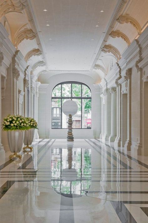 Peninsula Paris, Peninsula Hotel, Marble Floors, Paris Luxury, Hotel Interior Design, Hotel Interiors, Hotel Interior, Paris Hotels, Hotel Design