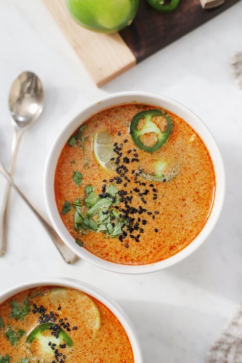 Perfect soup to warm up in this chilly season! Spicy and fresh Thai peanut soup with chicken. #recipe #souprecipe #thaipeanut Spicy Soup Recipes Easy, Spicy Veggie Soup, Spicy Soup For Colds, Thai Peanut Soup, Wellness Soup, Spicy Peanut Soup, Spicy Bean Soup, Spicy Thai Soup, Spicy Soups