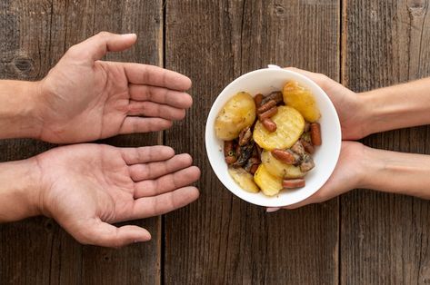 Free photo hand giving donated food bowl... | Free Photo #Freepik #freephoto #food-charity #food-donation #flat-lay #food-flat-lay International Youth Day, Berbuka Puasa, Food Donation, Food Bowl, Food Waste, Free Photo, Free Photos, Stock Photos, Bowl