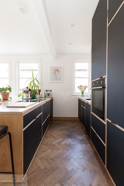 Pete & Miky, Hackney - Absolute Project Management Black And Plywood Kitchen, Black Plywood Kitchen, Parquet Kitchen Floor, Parquet Floor Kitchen, Parquet Flooring Kitchen, Parquet Flooring Design, Kitchen Plywood, Reclaimed Parquet Flooring, Renovation Parquet