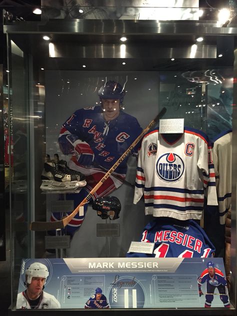 Mark Messier!!!!! Great display in the Hockey Hall of Fame in #Toronto Hockey Hall Of Fame Toronto, Canadian Hockey, Mark Messier, Hockey Hall Of Fame, Hockey Team, Hockey Teams, Hockey Players, Hall Of Fame, Captain America