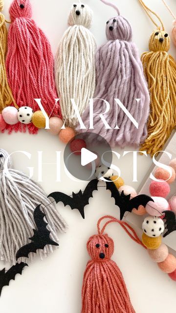 Ghost Garland Yarn, Pom Pom Ghost, Yarn Crafts Halloween, Diy Yarn Ghost, Spooky Girls Night Crafts, Halloween Pumpkin Crafts For Kids, Halloween Craft Girls Night, Quick And Easy Halloween Crafts, Yarn Halloween Decorations