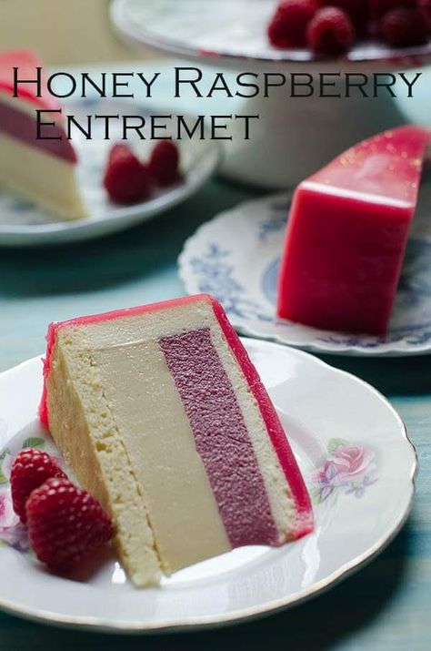 Entremet Recipe Tutorial, Raspberry Entremet, Mold Desserts, Entremet Recipe, Fancy Desserts Recipes, Cakes Recipes, French Dessert, Elegant Desserts, Raspberry Cake