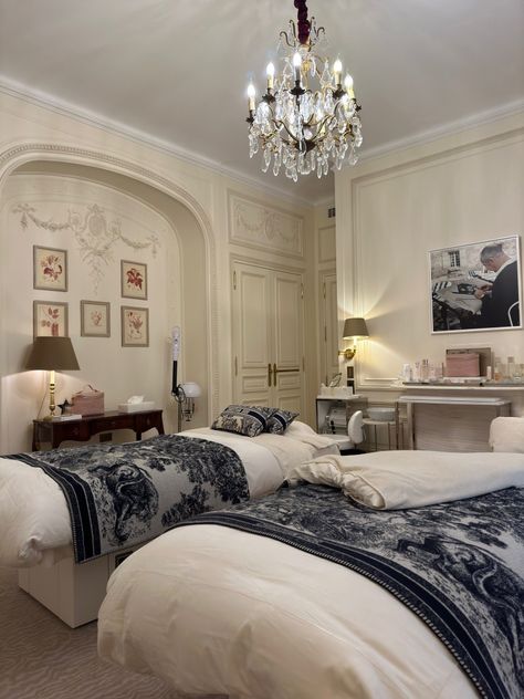 Dior Spa, Luxury Mansion, Dekorasi Kamar Tidur, Dream House Rooms, Dream Apartment, Room Makeover Inspiration, Dream House Interior, Aesthetic Bedroom, Dream Rooms