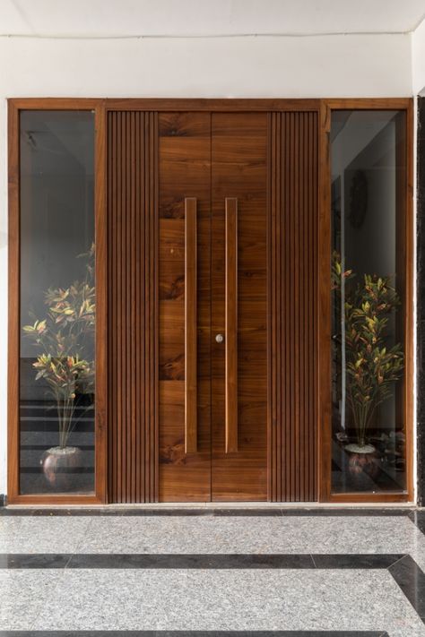 2 Door Main Door Design, Front House Door Design, Royal Entrance Door Design, Main Door Design Entrance 2 Doors, Main Door Interior Design, Main Doors For Home, Main Doors Double Door, Double Door Ideas Entrance, Double Door Designs Entrance