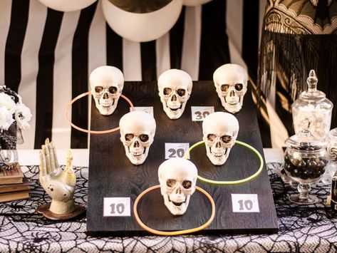 DIY Skull Ring Toss Game | Fun365 Halloween Carnival Games, Halloween Party Activities, Creepy Carnival, Halloween Circus, Ring Toss Game, Halloween House Party, Adornos Halloween, Halloween Bash, Ring Toss