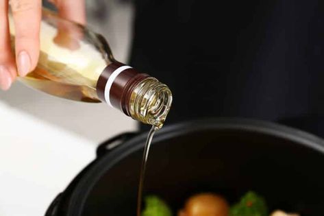 Can We Cook Food in a Pressure Cooker with Oil? Deep Fat Fryer, Natural Hair Routine, Deep Frying, Electric Pressure Cooker, Cooking Oils, Cooking Equipment, Cooking Gadgets, Cooking Method, Hair Routine