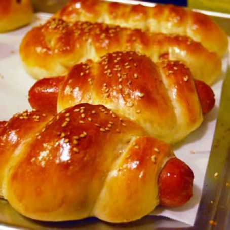 Chinese Bakery Style Hot Dog Buns Recipe - (4.6/5) Pecan Pie Pound Cake, Asian Bread, Hot Dog Buns Recipe, Chinese Bakery, Cheese Wraps, Hot Dog Bun, Pineapple Bun, Buns Recipe, Hot Dog Recipes