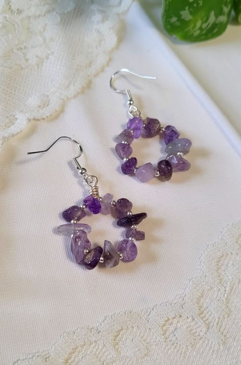 Gemstone Circlet Earrings - Etsy Custom Made Earrings, Homemade Crystal Jewelry, Easy Beaded Earrings Diy, Beads Earrings Diy, Diy Earrings Beads, Simple Beaded Earrings, Gemstone Chips Jewelry, Chip Bead Jewelry, Earring Making Ideas