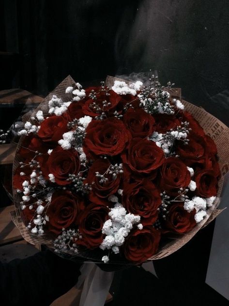 Red Rose Bouquet Wedding, Dark Red Wedding, Dark Wedding Theme, Dark Red Roses, Red Bouquet Wedding, Red Rose Wedding, Rose Flower Pictures, Red Bouquet, Red Rose Bouquet