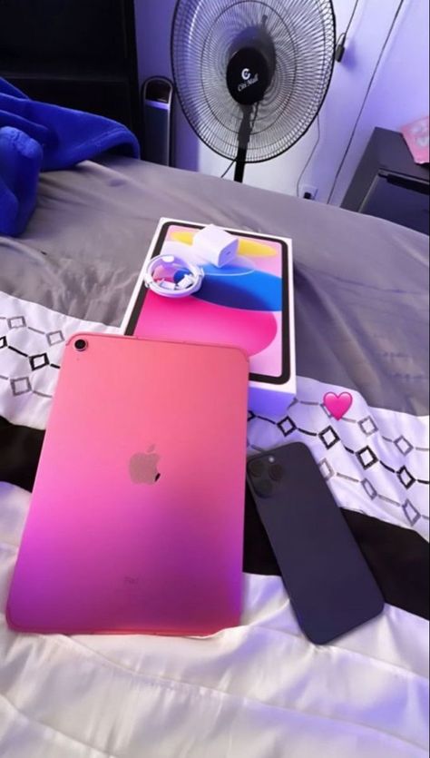 Ipad Picture, Pink Ipad, Ipad Essentials, Dump Ideas, Pink Lifestyle, Ipad Kids, Iphone Obsession, Money On My Mind, Pink Apple