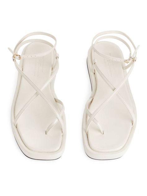 The Best Flat Shoes for Summer According To A Fashion Expert | Who What Wear UK White Flat Sandals, No Buy, Woven Leather Sandals, Leather Strap Sandals, Leather Boots Heels, White Flat, Flatform Sandals, Ballet Pumps, Leather Mary Janes