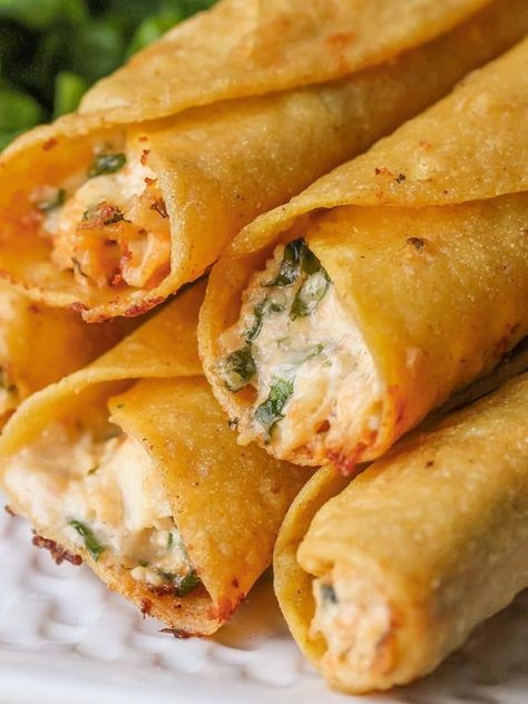 Cream Cheese And Chicken, Taquitos Recipe, Chicken Taquitos, Diner Recept, Resep Diet, Idee Pasto Sano, Mexican Dishes, Tex Mex, Appetizer Snacks