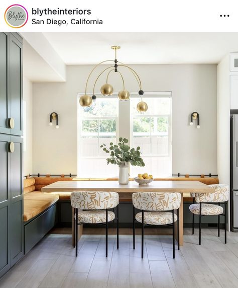 Seating In Kitchen, Banquette Seating In Kitchen, Built In Banquette, Kitchen Banquette, Neoclassical Interior, Kitchen Seating, Dream Kitchens, Banquette Seating, Kitchen Nook