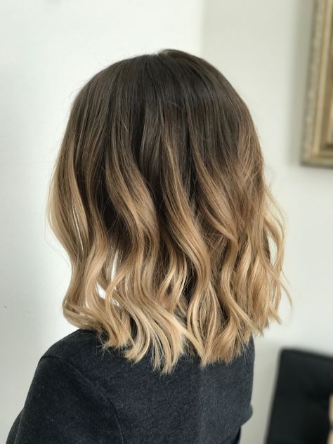 Wavy Hair Short Hairstyles, Short Hairstyles For Thinning Hair, Shoulder Length Ombre Hair, Blonde Ombre Short Hair, Wavy Hair Short, Ombre Hair Color For Brunettes, Hairstyles For Thinning Hair, Blonde Hair Tips, Hairstyles For Wavy Hair