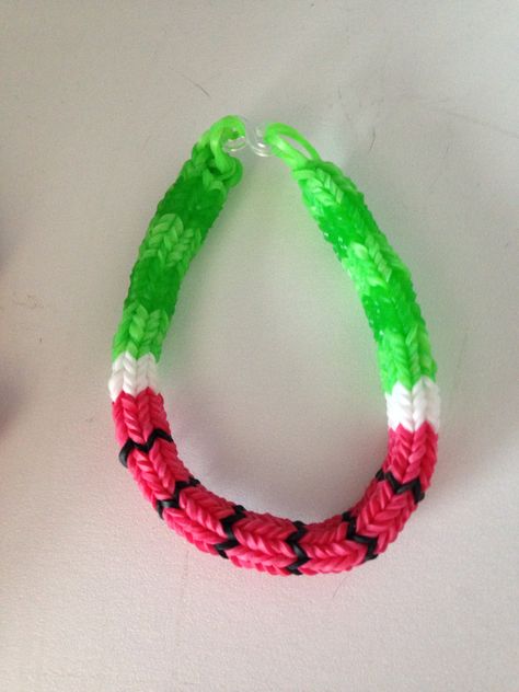 Rainbow Loom Patterns With Beads, Hexafish Rainbow Loom, Happy Loom Bracelet, Cute Loom Band Bracelet Ideas, Rainbow Loom Fishtail Colors, Cute Rainbow Loom Charms, Loom Band Color Combinations, Loom Bracelet Idea, Rainbow Loom Fishtail Pattern