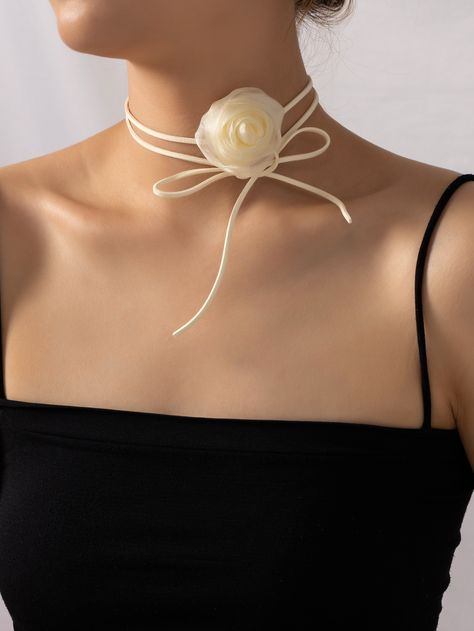 Fabric Rose Necklace, Flower Neck Accessories, Neck Accessories Women, Choker Outfit, Rose Accessories, Rose Choker, How To Wear Ankle Boots, Neck Flower, Mode Rose