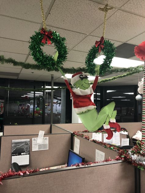 Grinch Christmas Cubicle Decorations, Christmas Decor Idea For Office, The Grinch Office Decor, Office Christmas Decorations Grinch, Grinch Themed Cubicle, Grinch Christmas Decorations For Office, Grinchmas Office Decorations, Christmas Cubicle Decorations Contest Grinch, Grinch Legs In Tree Diy