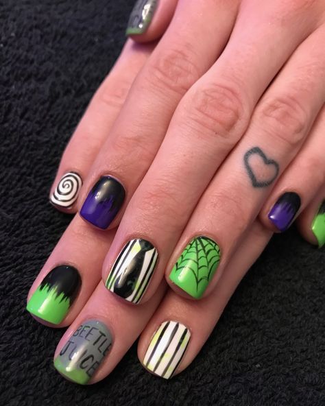 Short Beetlejuice Nails Simple, Halloween Gel Nail Designs For Short Nails, Beetlejuice Nail Art Short, Simple Bettle Juice Nails, Battle Juice Nails, Broadway Nails Designs, Beetle Juice Nails Designs, Beetlejuice Toenails, Beetlejuice Short Nails