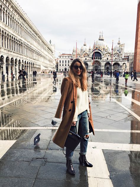 streetstyle, travel, pardon my obsession, venice Venice Outfit Ideas, Italy Style Outfits, Venice Outfit, Style Outfits Winter, Italy Street Style, Venice Italy Outfit, Outfit Ideas October, Rome Outfits, Italy Travel Outfit