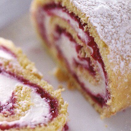 Jelly Rolls Recipe, Rolled Cake, Jelly Roll Cake, Yule Logs, Raspberry Jelly, Swiss Rolls, Roll Cakes, Cake Rolls, Cake Roll Recipes