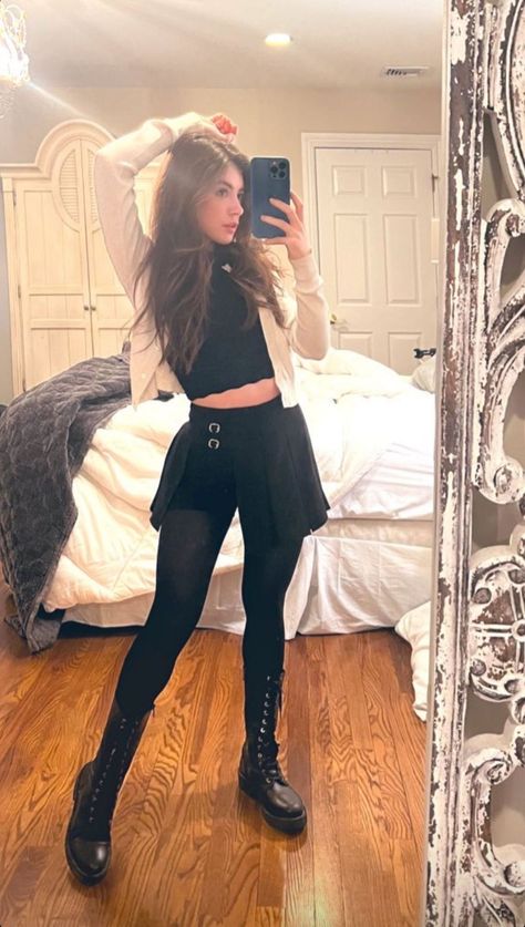 In love with her Crissy Costanza, Chrissy Constanza, Dark Beauty Fashion, Chrissy Costanza, Stylist Outfit, Glamour Photo, Punk Girl, Goth Outfits, Black Tights