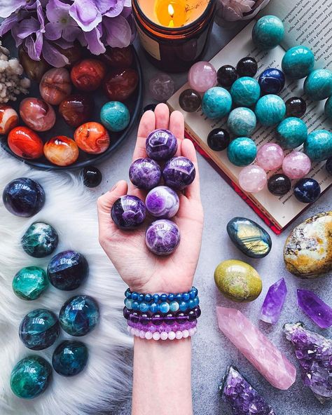 Colorful Rocks, Crystal Vibes, Wholesale Crystals, Crystal Aesthetic, Albrecht Durer, Pretty Rocks, Crystal Healing Stones, Crystal Magic, Foto Art