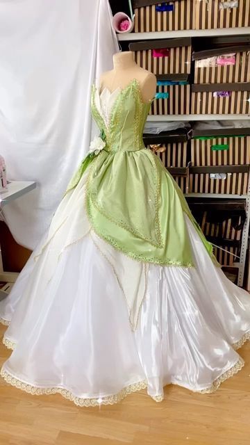 Princess Tiana Prom Dress Ball Gowns, Princess Tiana Gown, Princess Tiana Ball Gown, Princess The Frog Wedding, Princess Tiana Corset, Tiana Princess And The Frog Dress, Tiana Themed Quince Dress, Tiana Dress Prom, Princess And The Frog Dresses