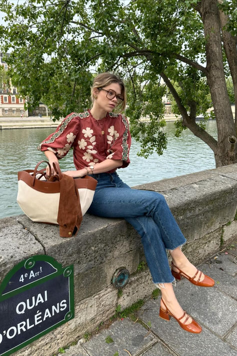 @elodieromy wearing the Sézane Anton Floral Embroidery Blouse and Paula Babies in polished camel. Sézane in spring is iconic for different shirts and blouses, offering florals, embroidery, beautiful bright colors, and monochrome neutrals. Discover all our latest arrivals online at sezane.com or in the app. Floral Blouse Outfit, Floral Shirt Outfit, Floral Top Outfit, Parisian Chic Outfits, Floral Embroidery Blouse, Parisian Style Outfit, Camel Outfit, French Girl Chic, Shirts And Blouses