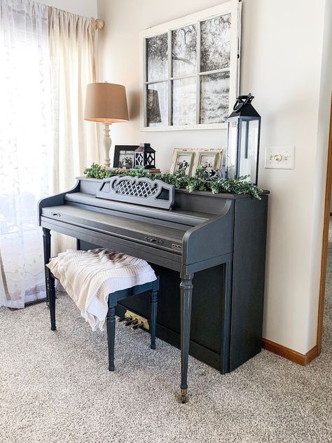 Wood Piano Decor, Farmhouse Piano Decor, Black Piano Aesthetic, Decorate Piano, Piano Makeover Ideas, Piano Entryway, Refinished Piano, Chalk Paint Piano, Piano Decorating Ideas