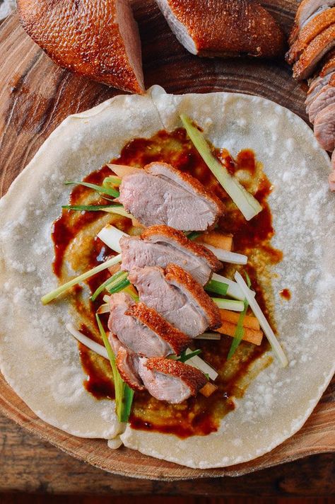 Mandarin Pancakes, Peking Duck Recipe, Duck Pancakes, Duck Breast Recipe, Wok Of Life, Peking Duck, Duck Recipes, Thai Curry, Bbq Ribs