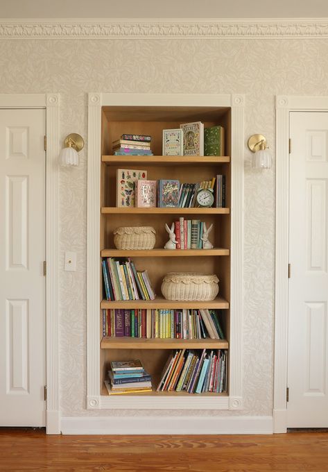 In Honor Of Design - Home Renovation & Design Blog Craftsman Built In Bookcase, Bookshelf Small Space, Playroom School Room, Room Bookshelf Ideas, Wallpaper Bookshelf, Built In Wall Shelves, Coopers Hawk, Books Nursery, Kids Room Bookshelves