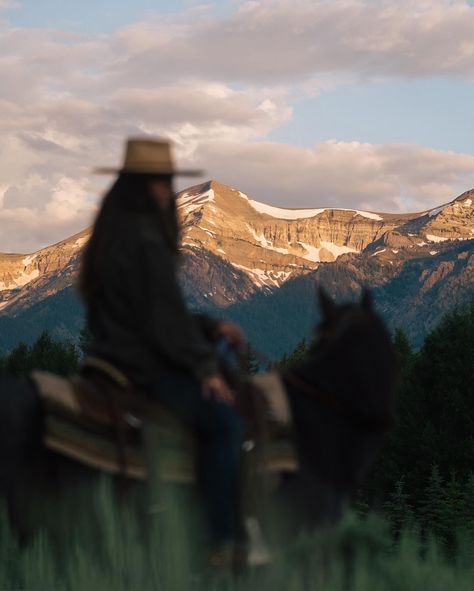 Snaps of Wyoming last summer. Headin back up there in a few short weeks. Can’t wait American Country Aesthetic, Western Life Aesthetic, Wyoming Aesthetic, Mountain Cowboy, Wyoming Camping, Wyoming Ranch, American Nature, Cowboy Aesthetic, Western Vibes