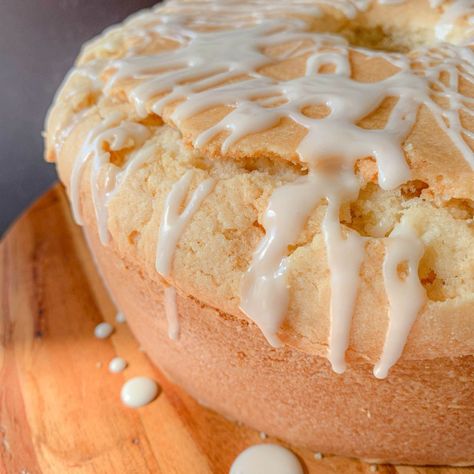 Best Pound Cake Recipe, Old Fashioned Pound Cake, Cream Cheese Pound Cake Recipe, Southern Pound Cake, Belize Food, Pound Cake Recipes Easy, Old Fashioned Recipe, Cheese Pound Cake, Delicious Sides