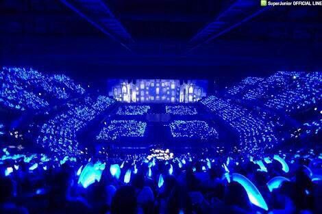 Happy 9th Anniversary for ELF 👑 #ELF9thAnniversary Concert Outfit Summer Rap, Kpop Amino, Kpop Lightstick, Kpop Concert, Recent Movies, Concert Stage, Fandom Kpop, All About Kpop, Star Background