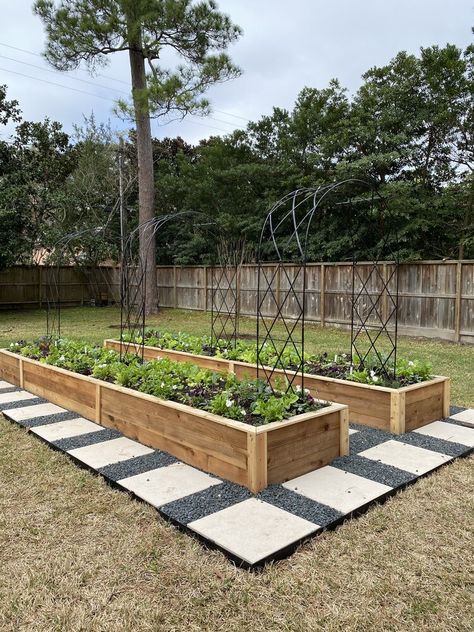 Raised Garden Bed Walkway, L Shaped Raised Garden Bed, Vego Garden Layouts, Garden Bed Layout Ideas, Rooted Garden, Bed Installation, Raised Garden Designs, Beautiful Raised Garden Beds, Houston Garden