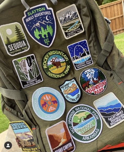 Backpack Patches Aesthetic, Backpack Pins And Patches, Backpack With Patches And Pins, Patches On Backpack, Patches Backpack, Park Ranger Aesthetic, National Park Patches Ideas, Travel Patches Backpack, Patches On Hiking Backpack