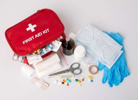 First Aid Kit Best First Aid Kit, Basic First Aid Kit, Nurse Supplies, Zombie Survival Kit, Contraceptive Pill, Basic First Aid, Cpr Training, First Aid Supplies, Emergency Medicine