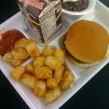 Best School Lunches From The '90s School Cafeteria Food, Lunch Tray, Burger And Chips, Cafeteria Food, Lunch Healthy, Healthy School, Food Lunch, School Cafeteria, Summer Lunch