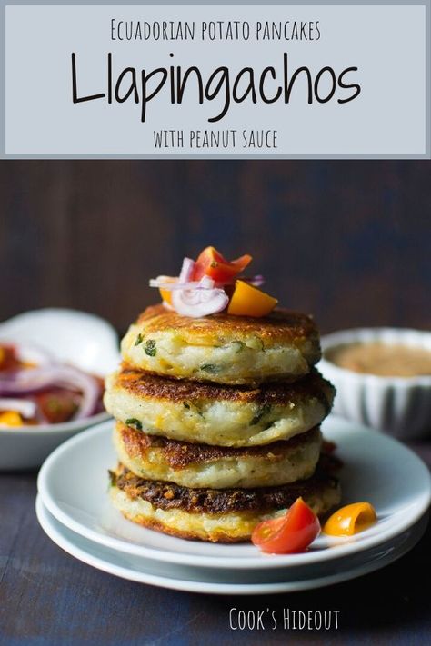 Cheese Patties, Ecuadorian Food, Potatoe Pancake Recipe, Food Magic, Chicory Recipe, South American Recipes, Hearty Snacks, American Foods, Latin Recipes