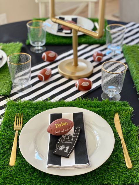 Football table setting faux grass placemat Rugby Party, Football Centerpieces, Football Party Ideas, Football Theme Birthday, Nfl Party, Football Banquet, Football Party Decorations, Football Table, Football Baby Shower