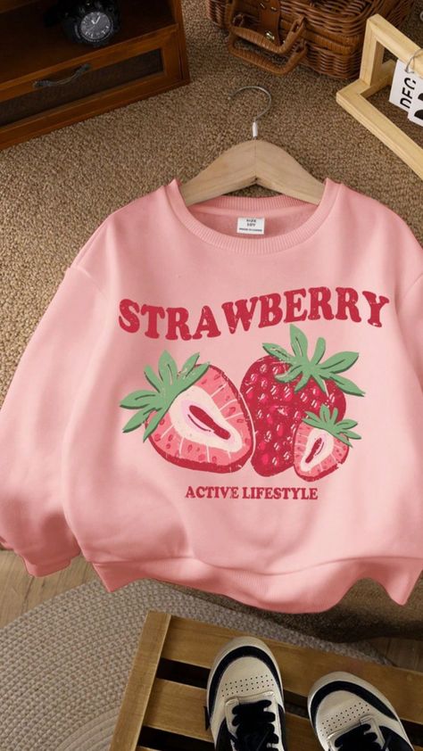 THIS IS SO CUTE OMGG 🌸👍 Colorful Trendy Outfits, Pink Outfits Simple, Christmas Stuff For Teens, Maximalist Sweater, Birthday Wishlist Clothes, Cute Sweaters Aesthetic, Danish Pastel Clothes, Pink Sweater Aesthetic, Christmas Wishlist Clothes